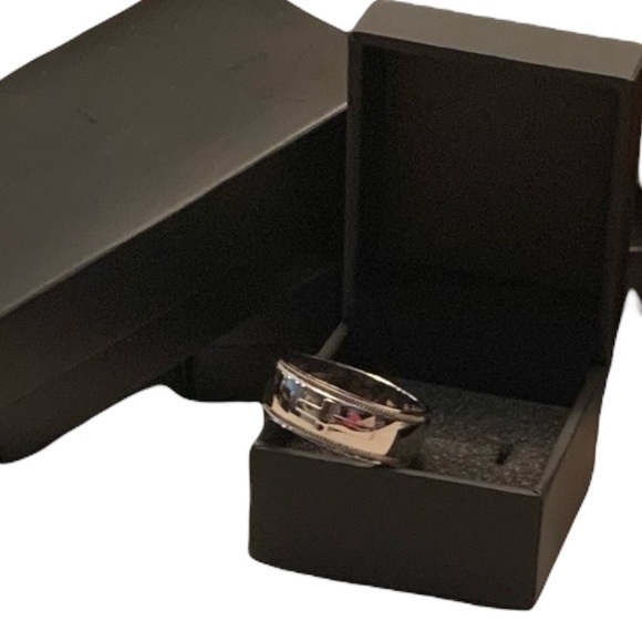 NEW Men’s Stainless Steel Band With Cross - Picture 3 of 5